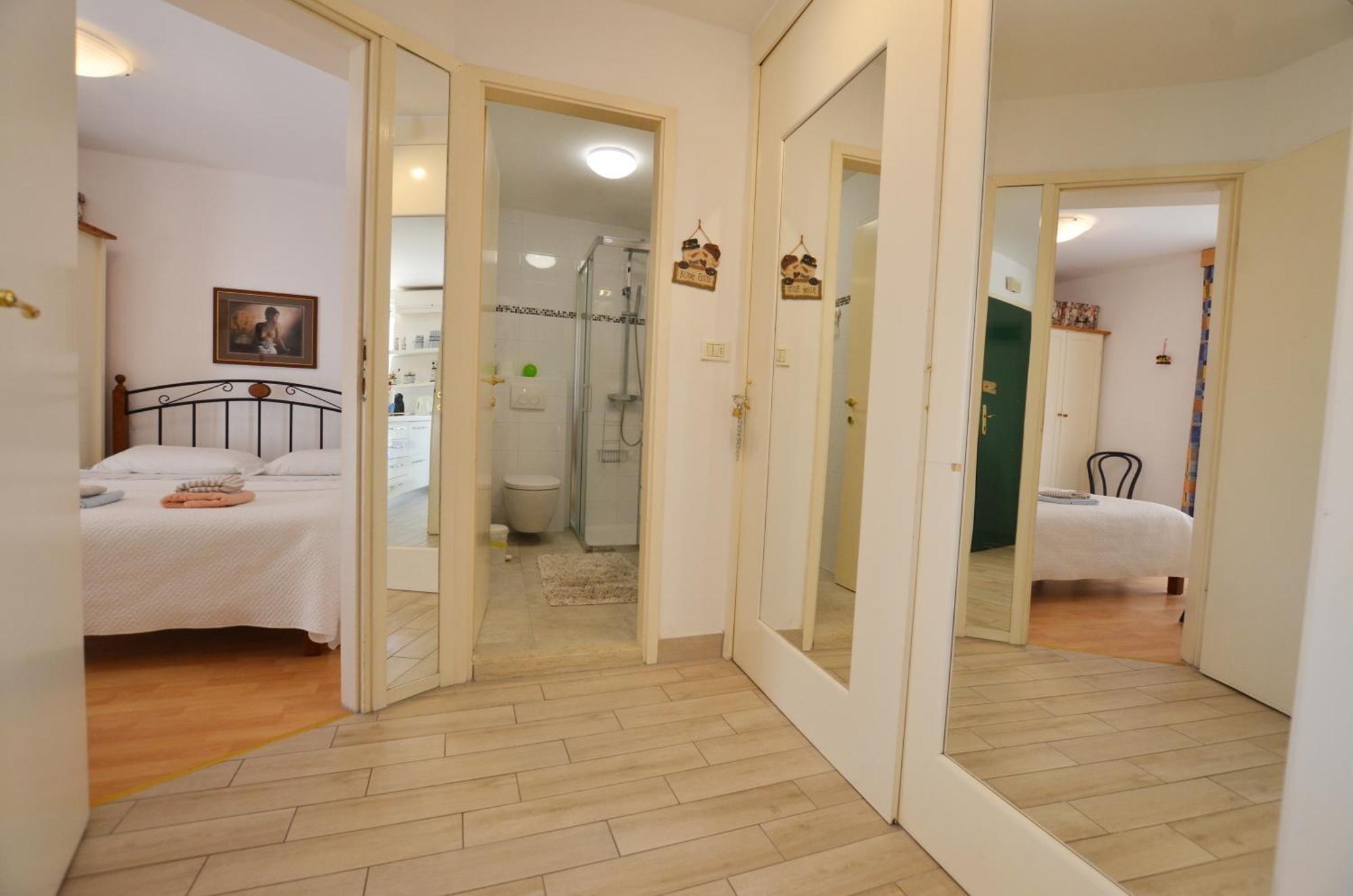 Apartment Bea & Leo ロヴィニ エクステリア 写真